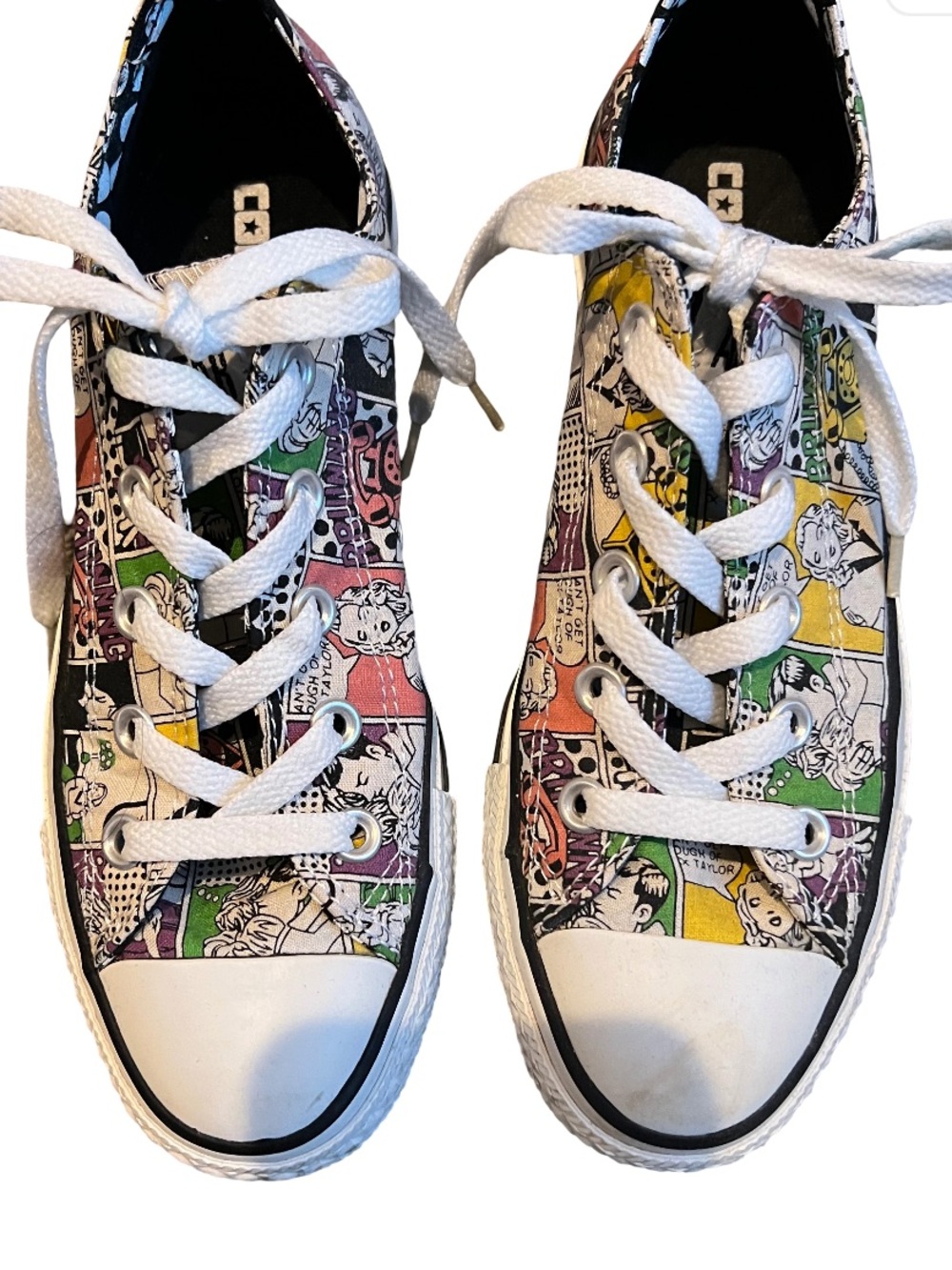Converse All Stars Low Top Comic Strip Sneakers - women’s size 6 Men size 4!